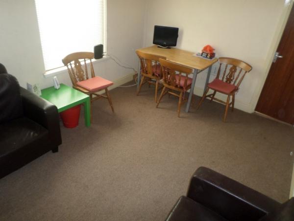Shared Student House to Let - 5 double bedrooms, 2 bathrooms3 Whitchurch Rd, Cathays, Cardiff, CF14 3JL