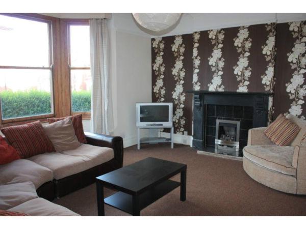 STUDENT SHARED HOUSE | 5 Bedrooms - Available 1st September 2014 - Stonehill Road, Derby66 Stonehill Road, Derby, DE23 6TJ