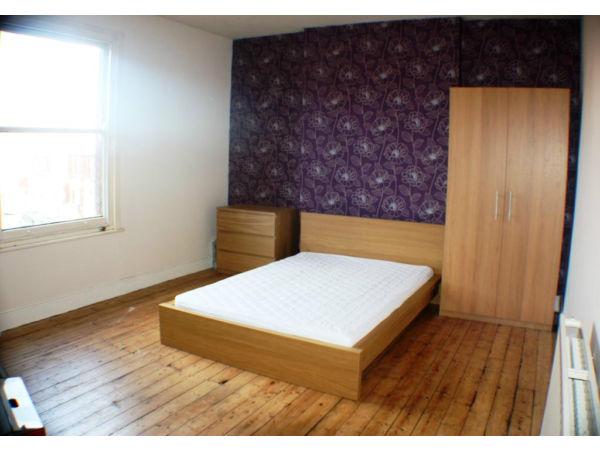 STUDENT SHARED HOUSE | 5 Bedrooms - Available 1st September 2014 - Stonehill Road, Derby66 Stonehill Road, Derby, DE23 6TJ