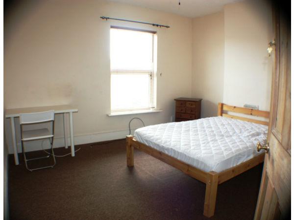 STUDENT SHARED HOUSE | 3 Bedrooms - Available September 2014 - Ridding Street, Derby2 Riddings Street, Derby, DE22 3US