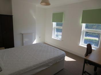 Immaculate 4 Bed Student House Park Rd West17 Park Road West, Bedford, MK41 7SB